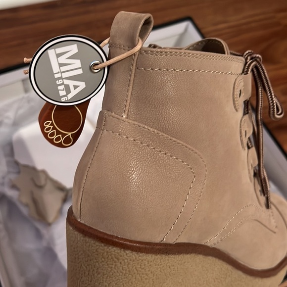 MIA Booties - Picture 3 of 5